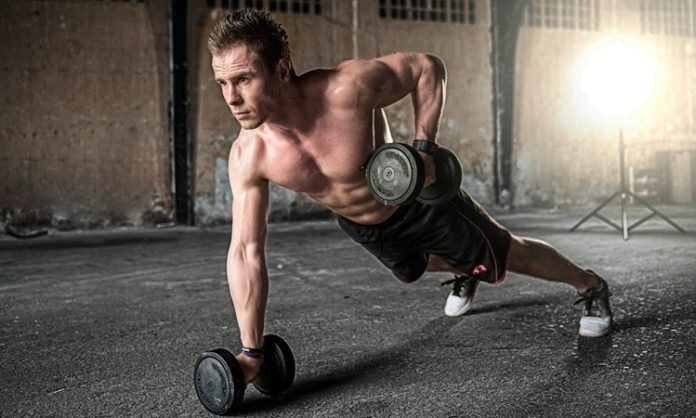 Fitness sektöründe teknoloji kullanımı her geçen gün daha fazla önem kazanırken, akıllı sistemlerle donatılan spor cihazları kullanıcı deneyimini değiştirmeye devam ediyor. Geleneksel ekipmanların yerini daha gelişmiş özelliklere sahip ürünler almaya başlarken, akıllı sensörler fitness cihazlarının daha verimli, güvenli ve kişiye özel kullanılmasını sağlıyor. Konulu bir haber görseli.