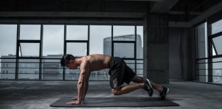 Son yıllarda hem sağlıklı yaşam hem de spor dünyasında adından sıkça söz ettiren aralıklı oruç, kilo kontrolü ve metabolik sağlık üzerindeki olası etkileri nedeniyle geniş bir kitle tarafından uygulanıyor. Özellikle düzenli egzersiz yapan bireyler, bu beslenme modelinin kas gelişimi, yağ yakımı ve performans üzerindeki etkilerini merak ediyor. Her bireyin metabolizması farklı olduğu için fitness hedefleri doğrultusunda aralıklı orucun avantajları ve sınırlamaları kişiden kişiye değişebiliyor. Konulu bir haber görseli.