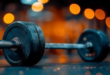 Fitness dünyasında dayanıklılık, yalnızca uzun süre koşabilmek ya da yorulmadan egzersiz yapabilmek anlamına gelmez. Kasların, kalp ve dolaşım sisteminin, solunum kapasitesinin ve genel fiziksel performansın uzun süre yüksek seviyede çalışabilmesi de dayanıklılığın önemli parçalarıdır. Düzenli yapılan doğru egzersizler sayesinde hem spor performansı gelişebilir hem de günlük yaşam aktiviteleri daha kolay hale gelebilir. Konulu bir haber görseli.
