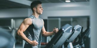 Fitness yolculuğunda başarılı sonuçlar elde etmek isteyen bireyler için kardiyo antrenmanları önemli bir yere sahip olmaya devam ediyor. Düzenli olarak uygulanan kardiyo çalışmaları yalnızca kalori yakımını desteklemekle kalmıyor, aynı zamanda kalp ve damar sağlığını güçlendiriyor, dayanıklılığı artırıyor ve genel yaşam kalitesini olumlu yönde etkiliyor. Uzmanlar, kuvvet antrenmanlarıyla birlikte planlanan kardiyo egzersizlerinin daha dengeli ve sürdürülebilir bir gelişim sağladığını vurguluyor. Konulu bir haber görseli.