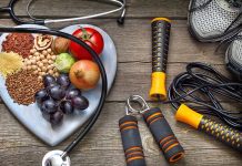 Fitness hedeflerine ulaşmak isteyen erkekler için düzenli antrenman kadar doğru beslenme de büyük önem taşıyor. Kas gelişimini desteklemek, enerji seviyesini korumak ve yağ oranını kontrol altında tutmak isteyen bireylerin günlük beslenme düzenlerini bilinçli şekilde planlamaları gerekiyor. Hazırlanan fitness beslenme planı, yalnızca spor salonunda geçirilen süreyi değil, günün tamamındaki beslenme alışkanlıklarını kapsayan bütüncül bir yaklaşım sunuyor. Konulu bir haber görseli.