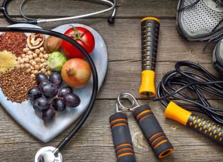 Fitness hedeflerine ulaşmak isteyen erkekler için düzenli antrenman kadar doğru beslenme de büyük önem taşıyor. Kas gelişimini desteklemek, enerji seviyesini korumak ve yağ oranını kontrol altında tutmak isteyen bireylerin günlük beslenme düzenlerini bilinçli şekilde planlamaları gerekiyor. Hazırlanan fitness beslenme planı, yalnızca spor salonunda geçirilen süreyi değil, günün tamamındaki beslenme alışkanlıklarını kapsayan bütüncül bir yaklaşım sunuyor. Konulu bir haber görseli.
