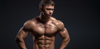 Fit ve güçlü bir vücuda sahip olmak isteyen erkeklerin en çok önem verdiği bölgelerden biri karın kaslarıdır. Belirgin karın kaslarına ulaşmak yalnızca estetik görünüm açısından değil, vücut dengesini korumak, duruşu iyileştirmek ve günlük hareket kabiliyetini artırmak bakımından da önemli avantajlar sunuyor. Ancak birçok kişinin düşündüğünün aksine yalnızca mekik çekmek, belirgin karın kasları için yeterli olmuyor. Başarılı sonuçlar elde etmek adına düzenli antrenman, dengeli beslenme ve düşük vücut yağ oranı birlikte değerlendirilmelidir. Konulu bir haber görseli.
