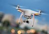 Drone teknolojileri son yıllarda hem bireysel kullanıcılar hem de profesyonel sektörler tarafından yoğun ilgi gören alanlardan biri haline geldi. Daha önce yalnızca askeri ve endüstriyel amaçlarla kullanılan insansız hava araçları, günümüzde fotoğrafçılıktan tarıma, eğlence sektöründen lojistiğe kadar birçok farklı alanda kullanılabiliyor. Gelişen donanım ve yazılım sistemleri sayesinde drone teknolojileri, daha erişilebilir, daha akıllı ve daha güvenli hale geliyor. Konulu bir haber görseli.
