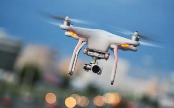 Erkekler İçin Drone Teknolojisindeki Yenilikler Drone teknolojileri son yıllarda hem bireysel kullanıcılar hem de profesyonel sektörler tarafından yoğun ilgi gören alanlardan biri haline geldi. Daha önce yalnızca askeri ve endüstriyel amaçlarla kullanılan insansız hava araçları, günümüzde fotoğrafçılıktan tarıma, eğlence sektöründen lojistiğe kadar birçok farklı alanda kullanılabiliyor. Gelişen donanım ve yazılım sistemleri sayesinde drone teknolojileri, daha erişilebilir, daha akıllı ve daha güvenli hale geliyor. Konulu bir haber görseli.