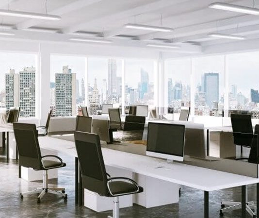 Günümüz iş dünyasında başarılı olmak yalnızca mesleki bilgiye sahip olmakla sınırlı değildir. Ofis ortamında etkili iletişim kurmak, zamanı doğru yönetmek, ekip çalışmasına uyum sağlamak ve profesyonel bir duruş sergilemek kariyer gelişiminde önemli rol oynar. Çalışma hayatında fark oluşturmak isteyen kişiler için doğru alışkanlıklar geliştirmek uzun vadede büyük avantaj sağlar. Bu noktada ofis hayatında başarı sırları, çalışanların daha verimli, daha etkili ve daha güçlü bir kariyer yolculuğu oluşturmasına yardımcı olur. Konulu bir haber görseli.