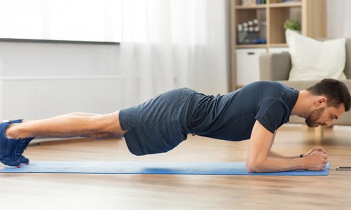 Evde spor yapma alışkanlığının yaygınlaşmasıyla birlikte ev kullanımı için fitness ekipmanı seçimi de daha fazla önem kazanmaya başladı. Yoğun iş temposu, zamandan tasarruf etme isteği ve kişisel antrenman konforu gibi nedenlerle birçok kişi evinde kendi spor alanını oluşturmayı tercih ediyor. Ancak doğru ekipmanı seçmek, yalnızca bütçeye göre değil, kullanım amacı, yaşam alanı ve antrenman hedeflerine göre değerlendirilmesi gereken önemli bir süreç olarak öne çıkıyor. Konulu bir haber görseli.