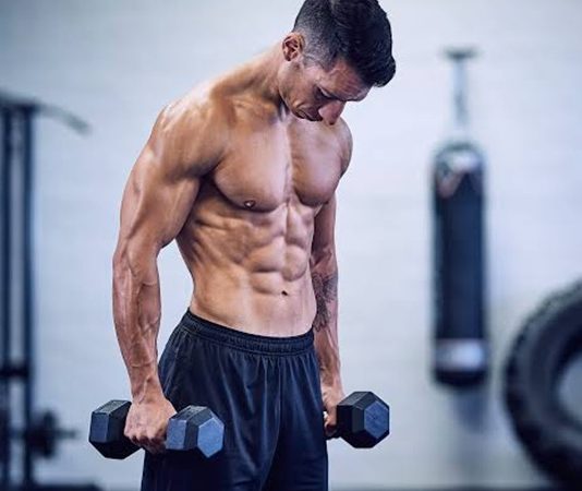 Fitness sektöründe kullanıcı güvenliği her geçen gün daha fazla önem kazanırken, spor ekipmanlarının üretim süreçlerinde yeni standartlar uygulanmaya devam ediyor. Spor salonlarında ve bireysel kullanım alanlarında kullanılan cihazların daha güvenli, dayanıklı ve kullanıcı dostu olması için geliştirilen fitness donanımları standartları, teknolojik gelişmeler doğrultusunda yeniden şekilleniyor. Konulu bir haber görseli.