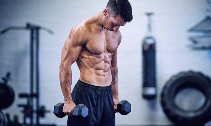Fitness Donanımlarında Güvenlik Standartları Güncelleniyor Fitness sektöründe kullanıcı güvenliği her geçen gün daha fazla önem kazanırken, spor ekipmanlarının üretim süreçlerinde yeni standartlar uygulanmaya devam ediyor. Spor salonlarında ve bireysel kullanım alanlarında kullanılan cihazların daha güvenli, dayanıklı ve kullanıcı dostu olması için geliştirilen fitness donanımları standartları, teknolojik gelişmeler doğrultusunda yeniden şekilleniyor. Konulu bir haber görseli.