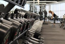 Fitness sektörü son yıllarda yalnızca spor hizmetleriyle değil, müşteri deneyimini geliştiren yenilikçi uygulamalarıyla da dikkat çekiyor. Artan rekabet ortamında yeni üyeler kazanmak kadar mevcut üyeleri uzun süre elde tutabilmek de işletmeler için büyük önem taşıyor. Bu nedenle birçok fitness kulüpleri, üyelerine çeşitli avantajlar sunan sadakat programlarını hizmet modelinin önemli bir parçası haline getiriyor. Konulu bir haber görseli.