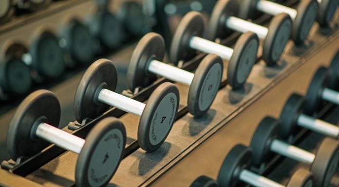 Fitness dünyasında hedeflere daha kısa sürede ulaşmak isteyen sporcuların sayısı her geçen gün artıyor. Yoğun iş temposu, günlük yaşamın getirdiği sorumluluklar ve zaman kısıtlamaları nedeniyle birçok kişi, daha verimli antrenman yöntemlerini araştırıyor. Bu noktada doğru planlanan fitness programları, bilimsel temellere dayanan antrenman modelleri ve düzenli uygulama sayesinde hem kas gelişimi hem de yağ yakımı açısından başarılı sonuçlar elde etmek mümkün oluyor. Konulu bir haber görseli.