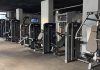 Fitness sektöründe rekabetin artmasıyla birlikte spor salonları, üyelerine daha özel ve etkili deneyimler sunabilmek için farklı hizmet modellerine yöneliyor. Bu noktada kişisel antrenör hizmeti, fitness salonlarının sunduğu en önemli ayrıcalıklardan biri olarak öne çıkıyor. Üyelerin hedeflerine daha hızlı ve güvenli şekilde ulaşmasına yardımcı olan bu hizmet, aynı zamanda salonların marka değerini ve müşteri bağlılığını artırıyor. Konulu bir haber görseli.