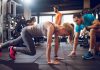 Fitness sektöründe dijitalleşmenin hız kazanmasıyla birlikte sosyal medya, fitness eğitmenleri için önemli bir kariyer aracı haline geldi. Geçmişte spor salonları ve birebir çalışmalar üzerinden ilerleyen fitness eğitmenliği, günümüzde sosyal medya platformları sayesinde daha geniş kitlelere ulaşabilen bir meslek alanına dönüştü. Konulu bir haber görseli.
