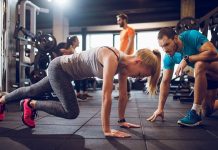 Fitness sektöründe dijitalleşmenin hız kazanmasıyla birlikte sosyal medya, fitness eğitmenleri için önemli bir kariyer aracı haline geldi. Geçmişte spor salonları ve birebir çalışmalar üzerinden ilerleyen fitness eğitmenliği, günümüzde sosyal medya platformları sayesinde daha geniş kitlelere ulaşabilen bir meslek alanına dönüştü. Konulu bir haber görseli.