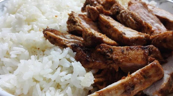 Düzenli egzersiz yapan bireyler için antrenman kadar beslenme düzeni de büyük önem taşıyor. Vücudun ihtiyaç duyduğu enerji, protein, vitamin ve minerallerin dengeli şekilde alınması hem performansın artırılmasına hem de toparlanma sürecinin daha verimli ilerlemesine katkı sağlıyor. Bu nedenle sporcu beslenmesi, yalnızca profesyonel sporcuların değil, fitness ile ilgilenen herkesin dikkat etmesi gereken önemli konular arasında yer alıyor. Konulu bir haber görseli.