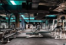 Fitness sektörü, yalnızca sağlıklı yaşam ve spor alışkanlıklarıyla değil, çevresel sorumluluk anlayışıyla da dönüşüm geçiriyor. Son yıllarda birçok spor merkezi, işletme süreçlerinde daha çevreci uygulamalara yönelerek sürdürülebilirlik çalışmalarını gündemine alıyor. Enerji tüketiminden atık yönetimine, ekipman seçiminden üyelerin bilinçlendirilmesine kadar birçok alanda yapılan yenilikler, fitness kulüplerinin gelecekteki çalışma modellerini şekillendiriyor. Konulu bir haber görseli.