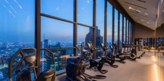Spor teknolojilerinde yaşanan hızlı gelişmeler, fitness sektörünü de önemli ölçüde dönüştürüyor. Son yıllarda geliştirilen yapay zekâ destekli fitness ekipmanları, kullanıcıların daha verimli, güvenli ve kişiselleştirilmiş antrenman yapmasına olanak tanırken spor salonlarının hizmet kalitesini de yeni bir seviyeye taşıyor. Hareket analizi yapabilen, performansı ölçebilen ve antrenman önerileri sunabilen bu akıllı sistemler, hem profesyonel sporcular hem de spora yeni başlayan bireyler tarafından yoğun ilgi görüyor. Konulu bir haber görseli.