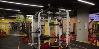 Teknolojinin spor sektörüne etkisi her geçen yıl daha da belirgin hale gelirken, tanıtılan yeni nesil fitness donanımları hem spor salonlarının hem de bireysel kullanıcıların dikkatini çekiyor. Dijital özelliklerle donatılan modern ekipmanlar, kullanıcı deneyimini geliştirmeyi hedeflerken performans takibi, güvenlik ve antrenman verimliliği gibi alanlarda da önemli yenilikler sunuyor. Özellikle spor salonlarının rekabet gücünü artıran bu donanımlar, sektörün geleceğine yön verecek yatırımlar arasında gösteriliyor. Konulu bir haber görseli.